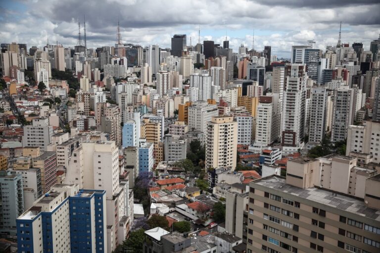 Vendas de imóveis novos em SP crescem pelo 4º mês seguido.