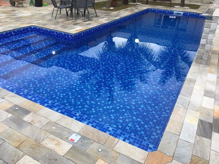 Vale a pena ter casa com piscina?